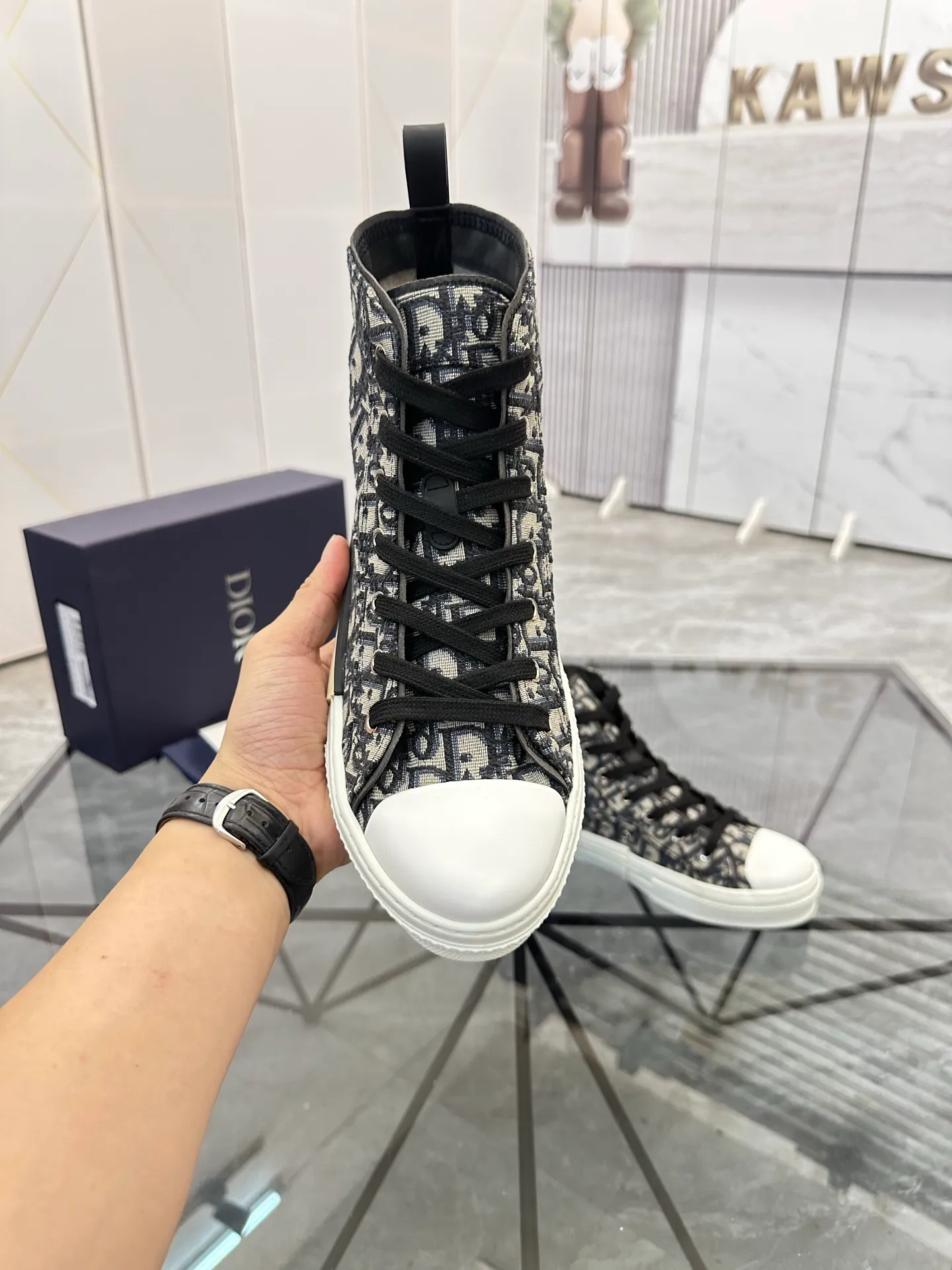 Selling men's shoes 💰: 💰P460¥ Product trademark: Dio* "Dior*" high-top casual shoes Regular size: 36-45 (can be customized to 46) Couple style B23 Product materials: Upper imported original fabric, breathable lining, original outsole. No.: 007